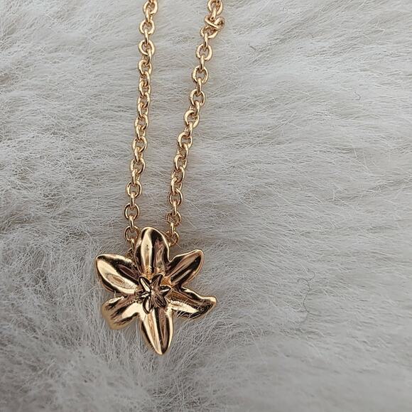NEW Madewell Gold Flower Pendant Necklace - Picture 7 of 13